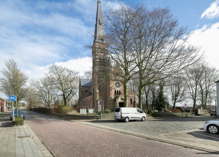  Dorpsplein 4, Zuiddorpe