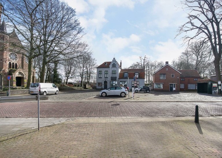  Dorpsplein 4, Zuiddorpe